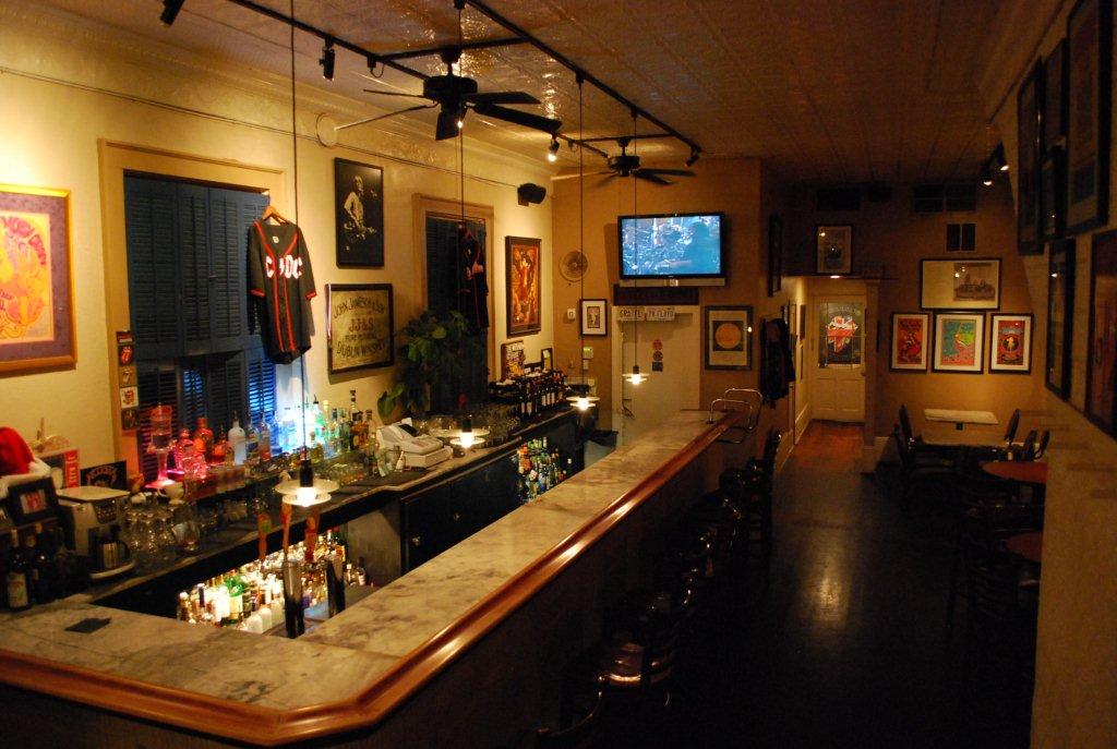 Azzo's Bar